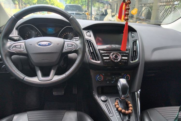 Used Ford Focus 2015 Hatchback 1.6L Automatic Fashion Edition Center Console