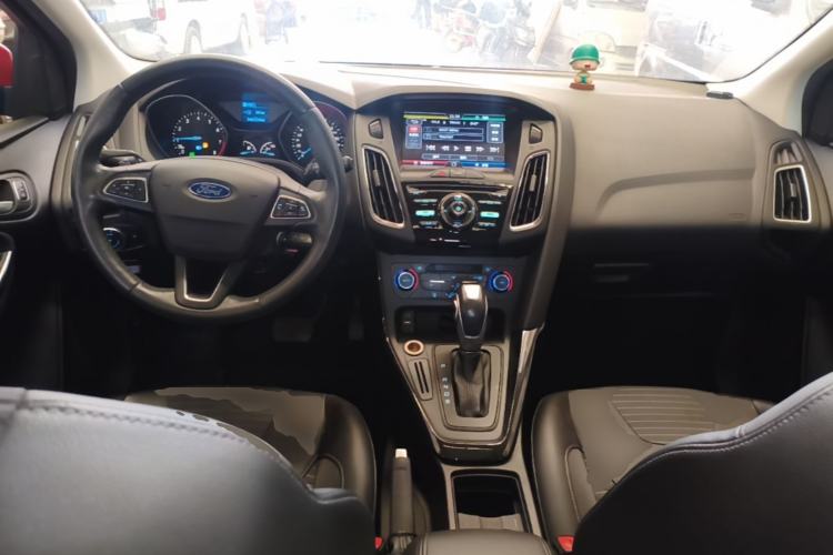 Used Ford Focus 2015 Hatchback 1.6L Automatic Fashion Edition Center Console
