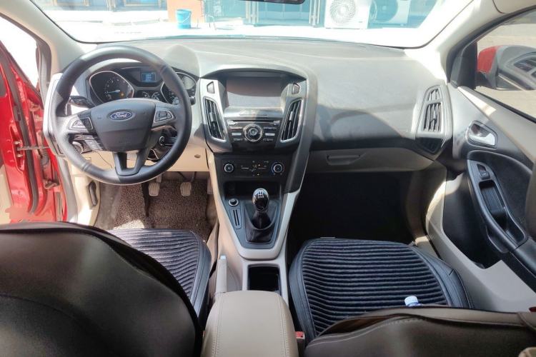 Used Ford Focus 2015 Sedan 1.6L Manual Comfort Model Center Console