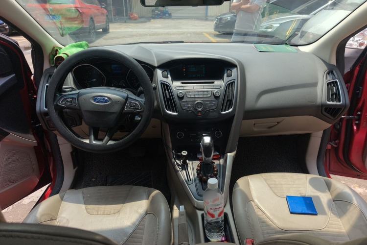 Used Ford Focus 2015 Hatchback 1.6L Automatic Fashion Edition Center Console