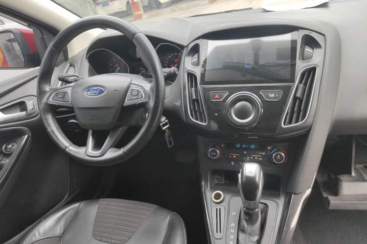 Used Ford Focus 2015 Hatchback 1.6L Automatic Fashion Edition Center Console