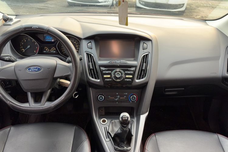 Used Ford Focus 2015 Hatchback 1.6L Manual Comfort Edition Center Console