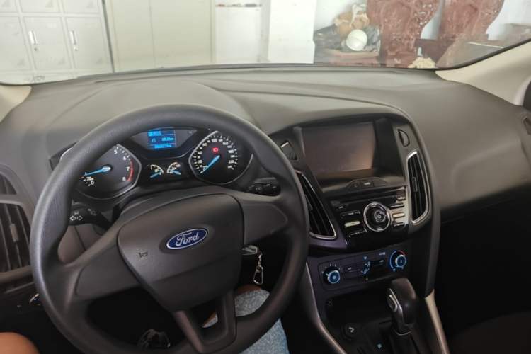 Used Ford Focus 2015 Hatchback 1.6L Automatic Comfort Model Center Console