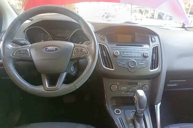 Used Ford Focus 2015 Hatchback 1.6L Automatic Fashion Edition Center Console