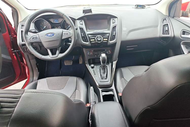 Used Ford Focus 2015 Hatchback 1.6L Automatic Fashion Edition Center Console