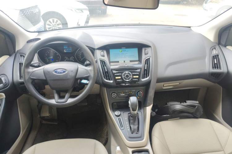 Used Ford Focus 2015 Sedan 1.6L Automatic Comfort Model Center Console