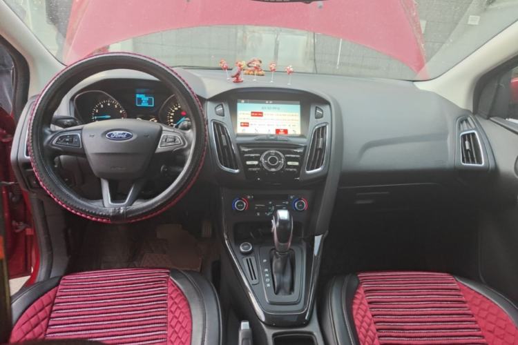 Used Ford Focus 2015 Hatchback 1.6L Automatic Fashion Edition Center Console