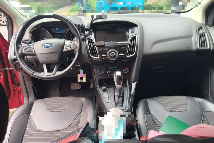 Used Ford Focus 2015 Hatchback EcoBoost 125 Automatic Supreme Style Edition Center Console