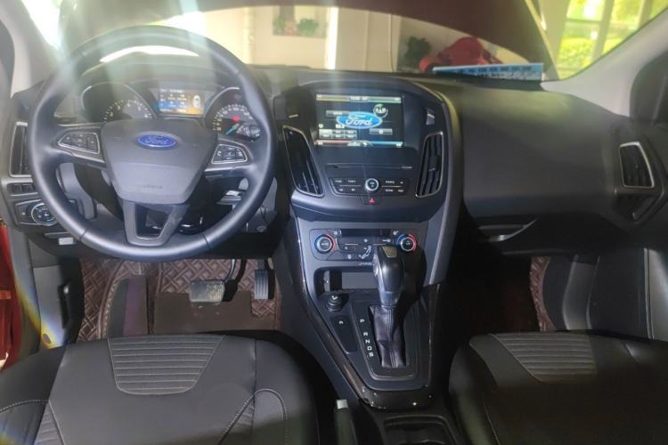 Used Ford Focus 2015 Hatchback EcoBoost 180 Automatic Elite Model Center Console