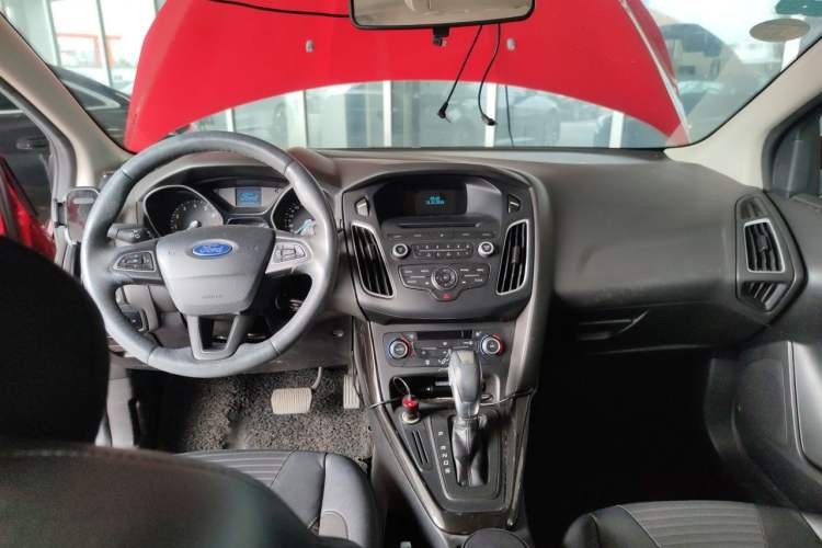 Used Ford Focus 2015 Hatchback 1.6L Automatic Fashion Edition Center Console