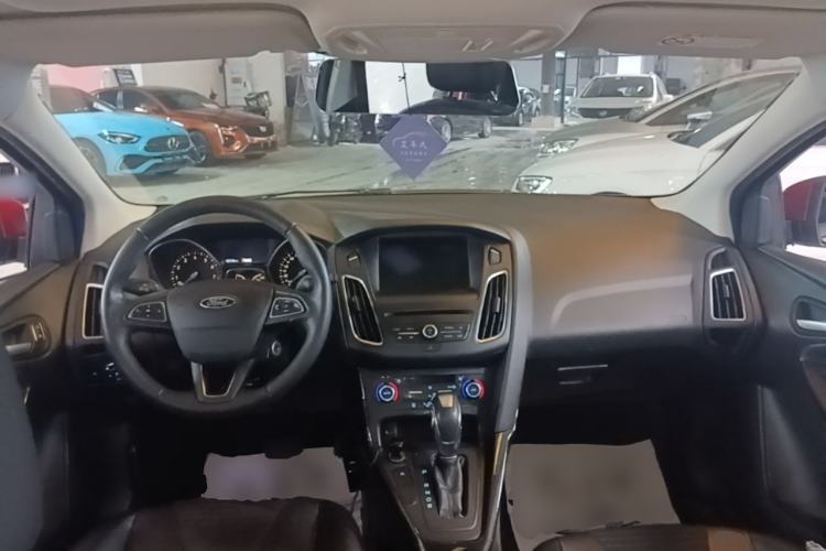 Used Ford Focus 2015 Hatchback EcoBoost 180 Automatic Elite Model Center Console