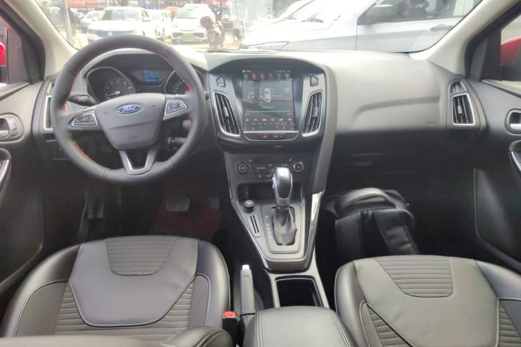 Used Ford Focus 2015 Hatchback 1.6L Automatic Fashion Edition Center Console