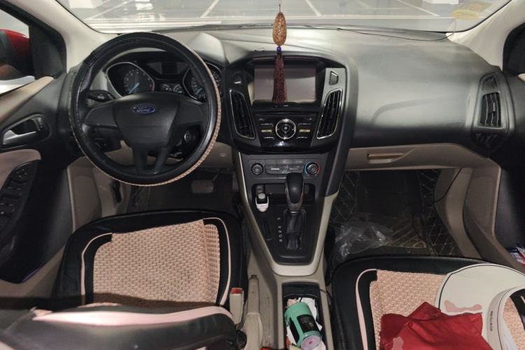 Used Ford Focus 2015 Sedan 1.6L Automatic Comfort Model Center Console
