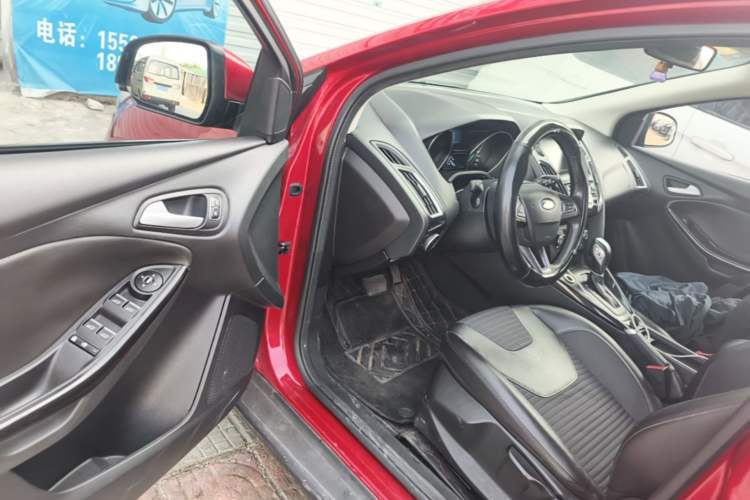 Used Ford Focus 2015 Hatchback 1.6L Automatic Fashion Edition Driver Seat