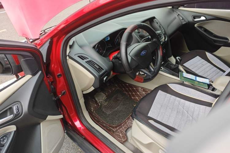Used Ford Focus 2015 Sedan 1.6L Manual Comfort Model Driver Seat