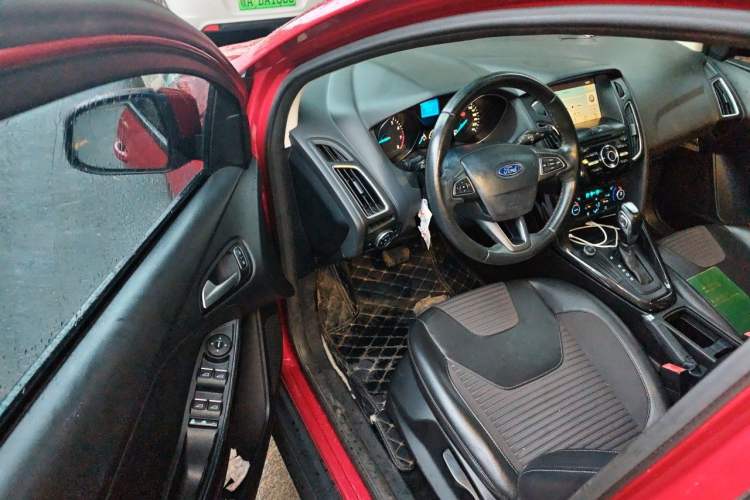 Used Ford Focus 2015 Hatchback 1.6L Automatic Fashion Edition Driver Seat