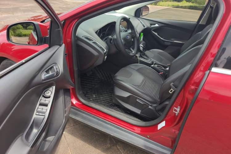 Used Ford Focus 2015 Hatchback EcoBoost 180 Automatic Elite Model Driver Seat