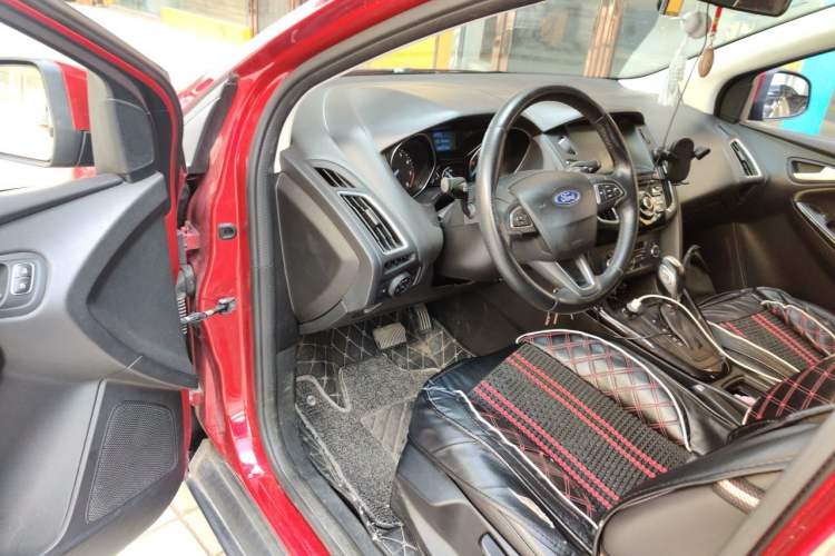 Used Ford Focus 2015 Hatchback 1.6L Automatic Fashion Edition Driver Seat