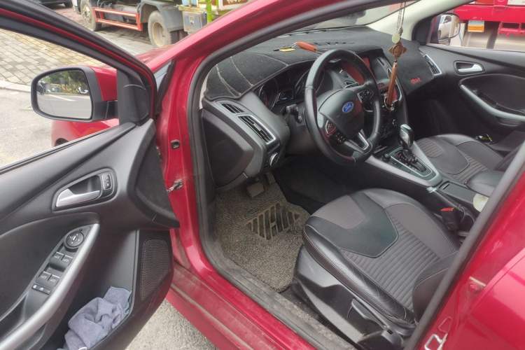 Used Ford Focus 2015 Hatchback EcoBoost 180 Automatic Sport Model Driver Seat