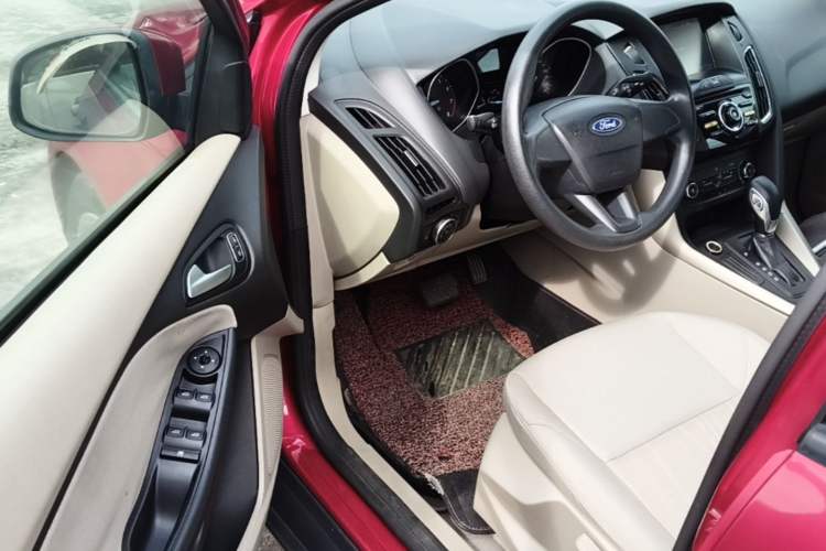 Used Ford Focus 2015 Sedan 1.6L Automatic Comfort Model Driver Seat