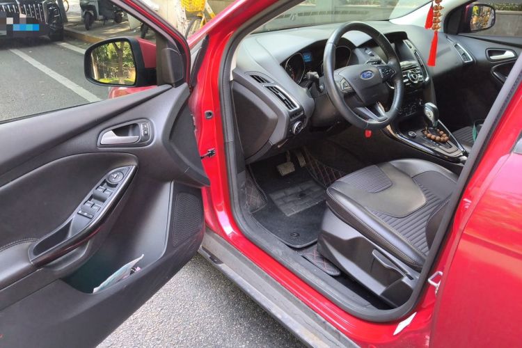 Used Ford Focus 2015 Hatchback 1.6L Automatic Fashion Edition Driver Seat