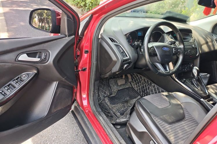 Used Ford Focus 2015 Hatchback 1.6L Automatic Fashion Edition Driver Seat
