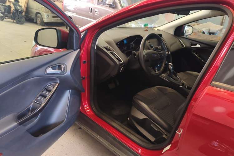 Used Ford Focus 2015 Hatchback 1.6L Automatic Fashion Edition Driver Seat