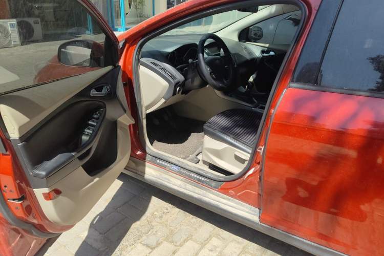 Used Ford Focus 2015 Sedan 1.6L Manual Comfort Model Driver Seat
