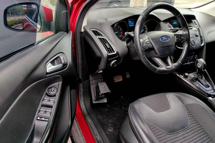 Used Ford Focus 2015 Hatchback 1.6L Automatic Fashion Edition Driver Seat