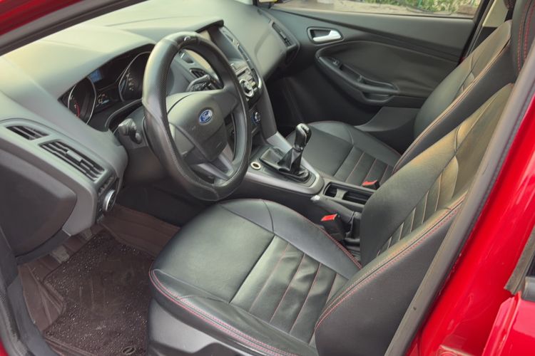 Used Ford Focus 2015 Hatchback 1.6L Manual Comfort Edition Driver Seat