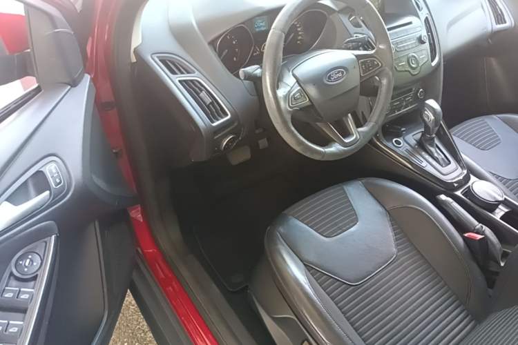 Used Ford Focus 2015 Hatchback 1.6L Automatic Fashion Edition Driver Seat