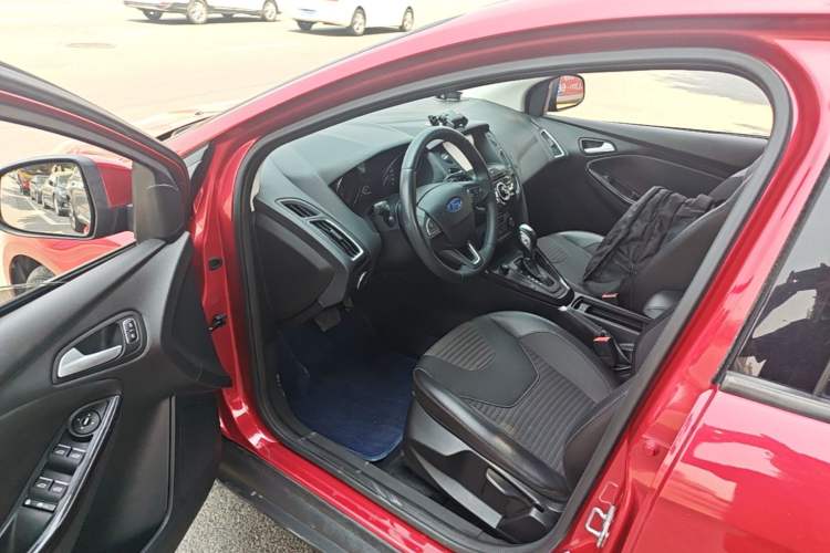 Used Ford Focus 2015 Hatchback 1.6L Automatic Fashion Edition Driver Seat