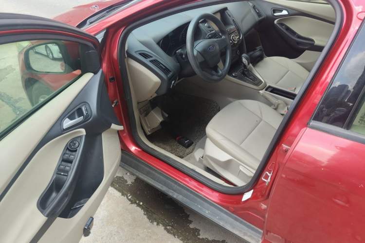 Used Ford Focus 2015 Sedan 1.6L Automatic Comfort Model Driver Seat