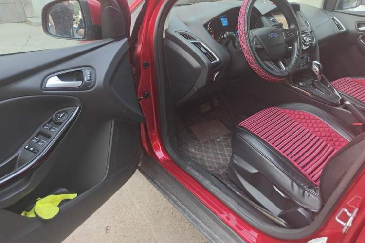 Used Ford Focus 2015 Hatchback 1.6L Automatic Fashion Edition Driver Seat