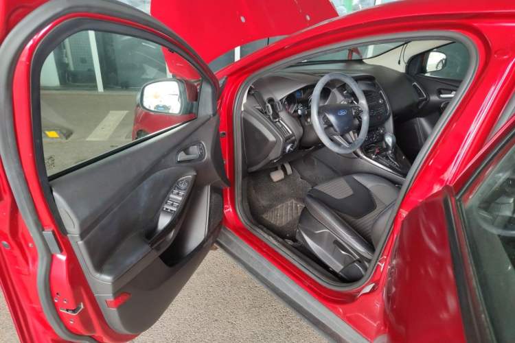 Used Ford Focus 2015 Hatchback 1.6L Automatic Fashion Edition Driver Seat