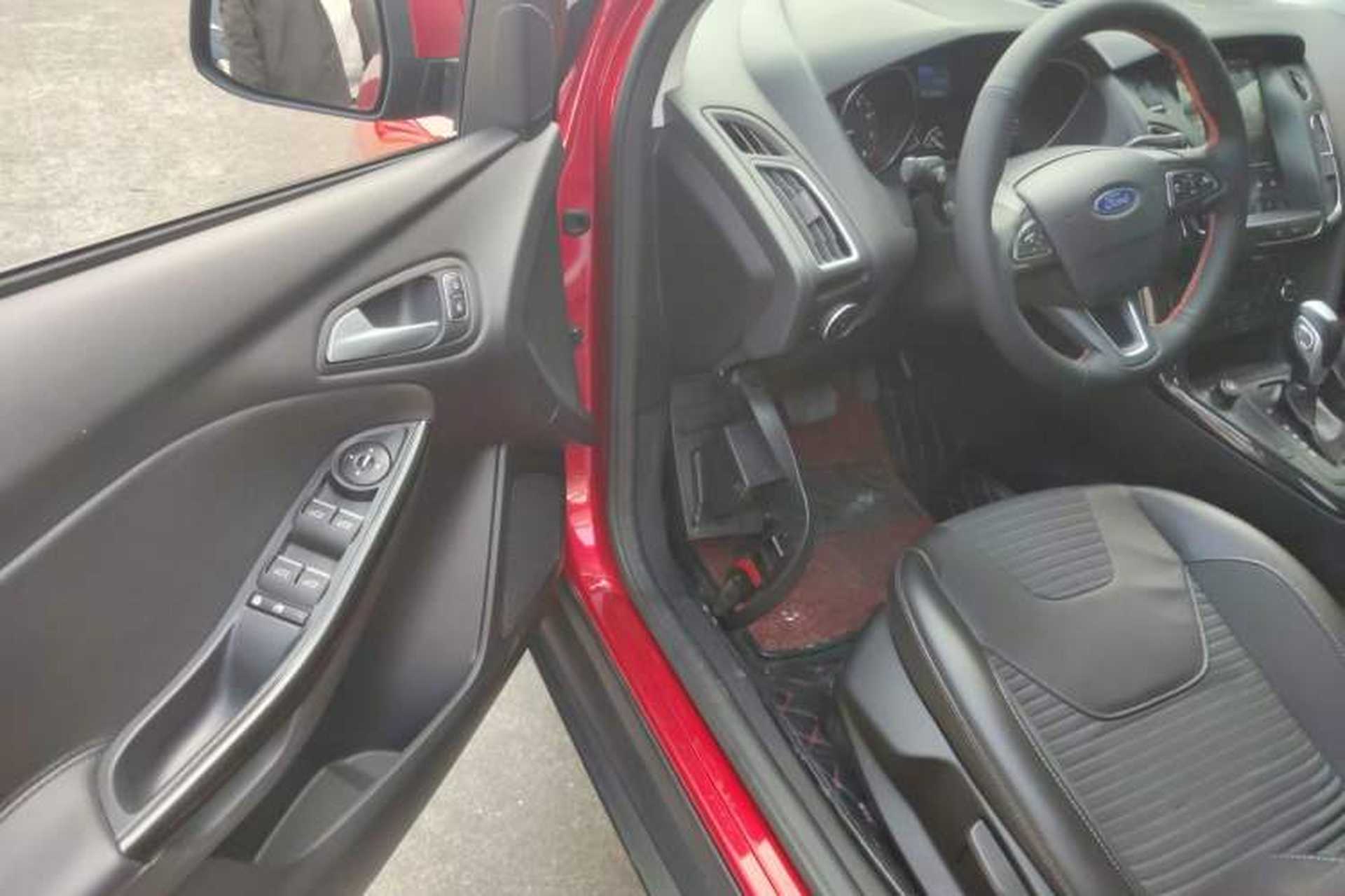 Used Ford Focus 2015 Hatchback 1.6L Automatic Fashion Edition Driver Seat
