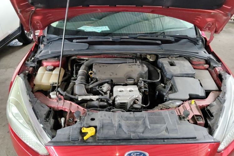 Used Ford Focus 2015 Hatchback EcoBoost 125 Automatic Supreme Style Edition Engine Bay