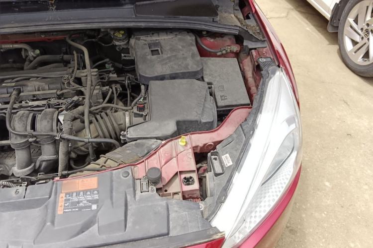 Used Ford Focus 2015 Hatchback 1.6L Automatic Comfort Model Engine Bay Left