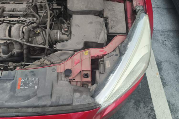 Used Ford Focus 2015 Hatchback 1.6L Automatic Fashion Edition Engine Bay Left