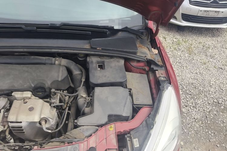 Used Ford Focus 2015 Sedan EcoBoost 125 Manual – Ultra-Style Edition Engine Bay Left
