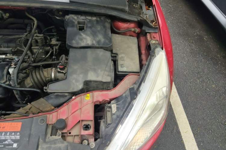 Used Ford Focus 2015 Sedan 1.6L Automatic Comfort Model Engine Bay Left