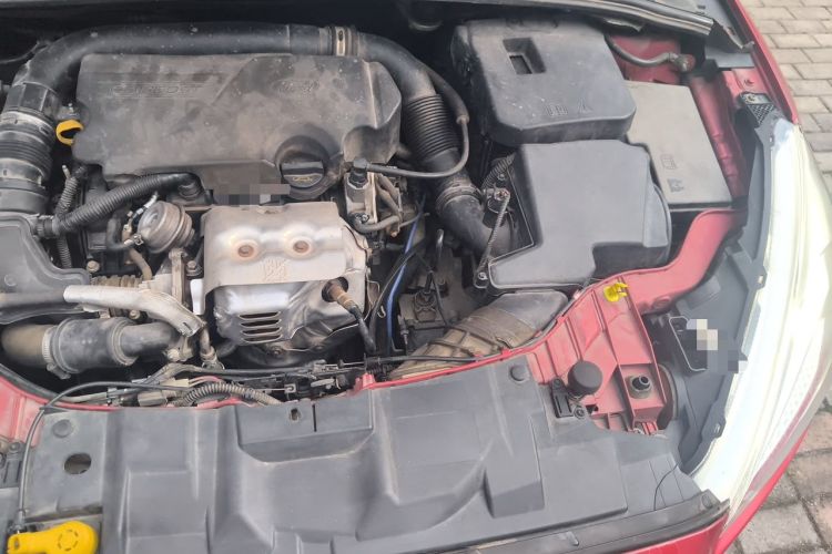 Used Ford Focus 2015 Hatchback EcoBoost 125 Automatic Supreme Style Edition Engine Bay Left