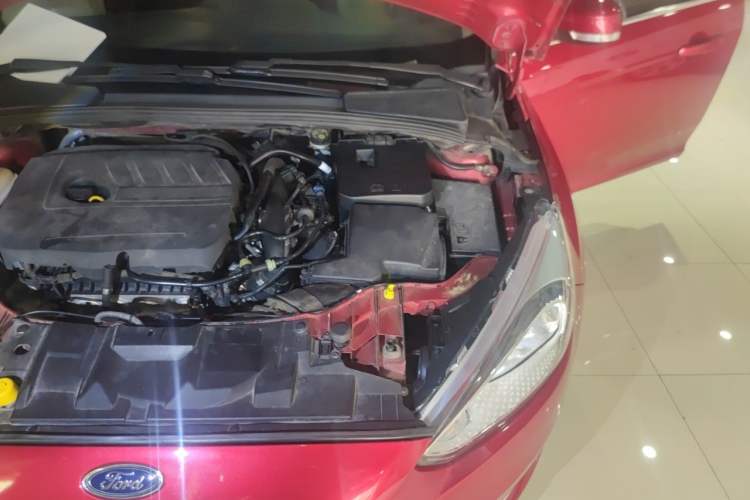 Used Ford Focus 2015 Hatchback EcoBoost 180 Automatic Elite Model Engine Bay Left