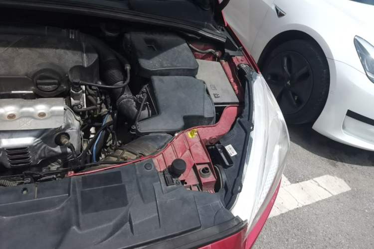 Used Ford Focus 2015 Hatchback EcoBoost 125 Automatic Supreme Style Edition Engine Bay Left