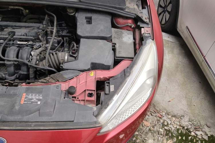 Used Ford Focus 2015 Sedan 1.6L Automatic Trend Model Engine Bay Left