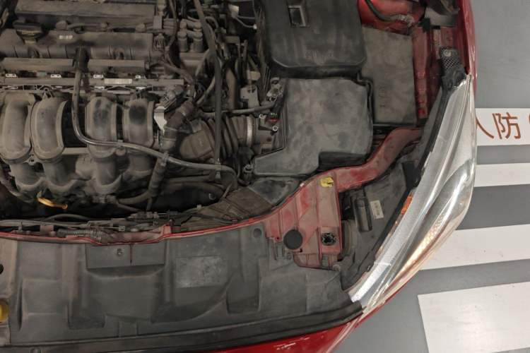 Used Ford Focus 2015 Sedan 1.6L Automatic Comfort Model Engine Bay Left