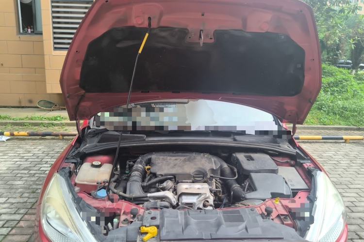 Used Ford Focus 2015 Hatchback EcoBoost 125 Automatic Supreme Style Edition Engine Bay