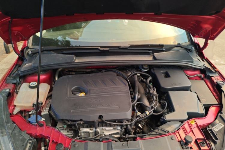 Used Ford Focus 2015 Hatchback EcoBoost 180 Automatic Sport Model Engine Bay