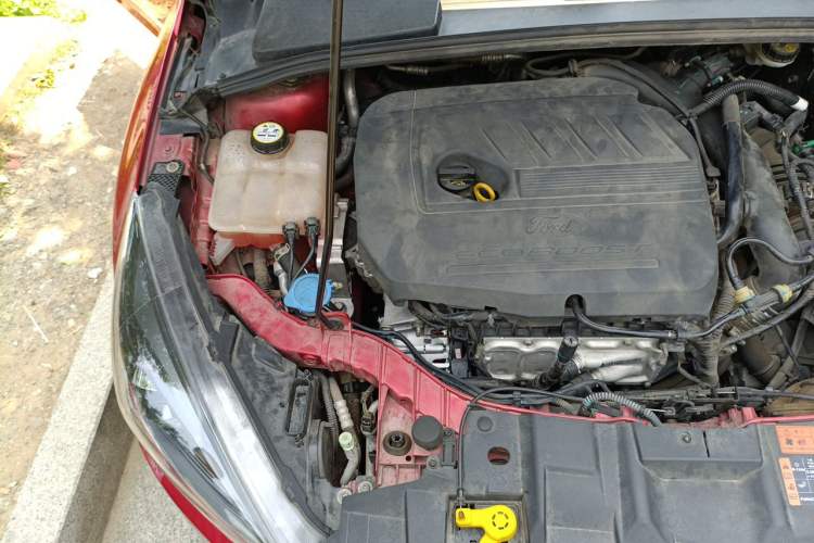 Used Ford Focus 2015 Sedan EcoBoost 180 Automatic Elite Model Engine Bay Right