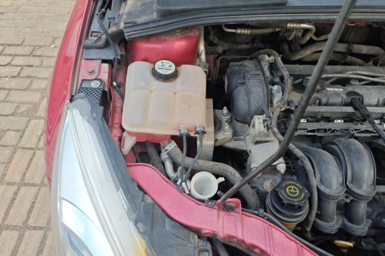 Used Ford Focus 2015 Sedan 1.6L Automatic Comfort Model Engine Bay Right